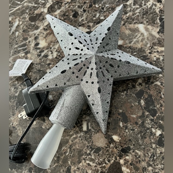 Silver Star Tree Topper - Picture 1 of 1